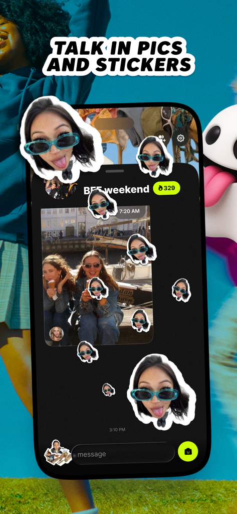 yope: friends-only pics - Una pantalla de smartphone que muestra un chat de fotos con pegatinas faciales personalizadas en la aplicación yope
