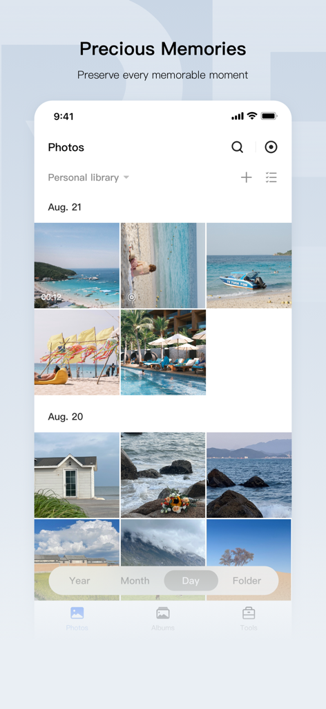 UGREEN NAS - UGREEN NAS App-Fotogalerie-Oberfläche mit Anzeige einer täglichen Zeitleiste gespeicherter Fotos