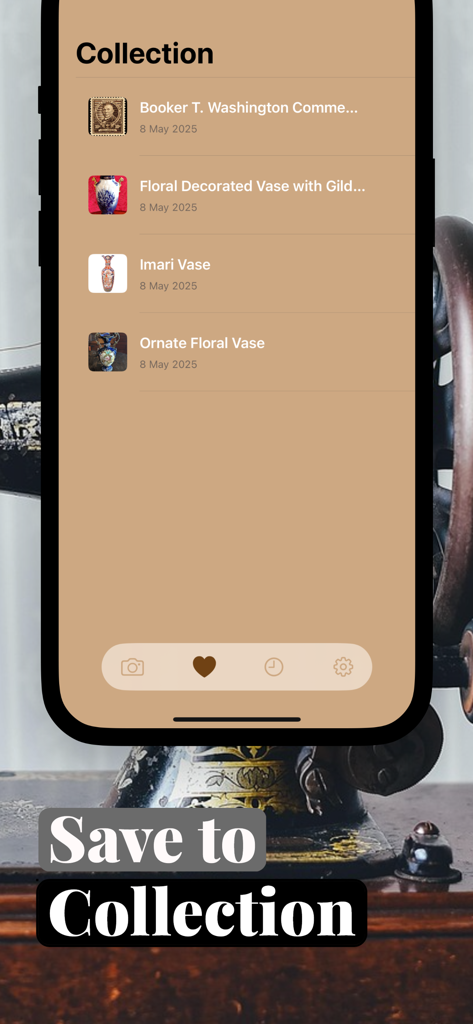 Antique Identifier: AI Scan - Interfaz de la aplicación Identificador de Antigüedades que muestra una colección curada de artículos antiguos escaneados como jarrones y sellos.