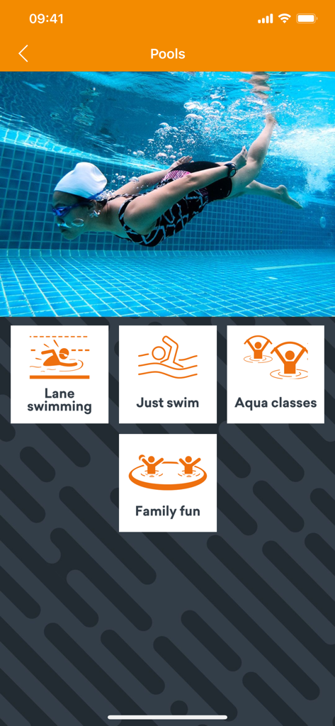Places Leisure - Pantalla de la aplicación móvil que muestra opciones de actividad de natación que incluyen natación en carril y clases acuáticas