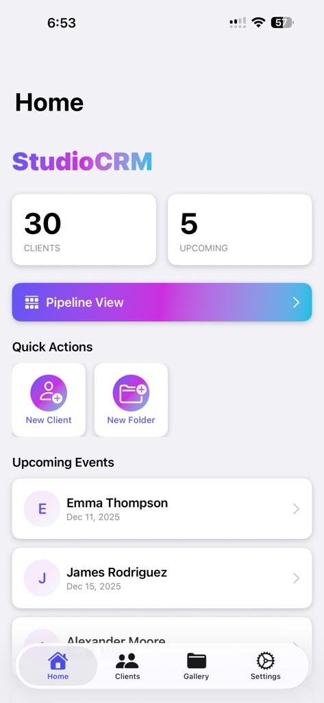 Studio CRM - Painel do Studio CRM exibindo números de clientes e cronogramas de projetos futuros