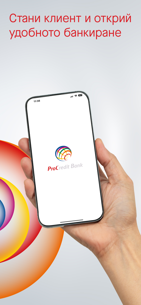 ProCredit Mobile - Una persona sosteniendo un smartphone que muestra el logo de la aplicación móvil ProCredit Bank y un mensaje de bienvenida en búlgaro.