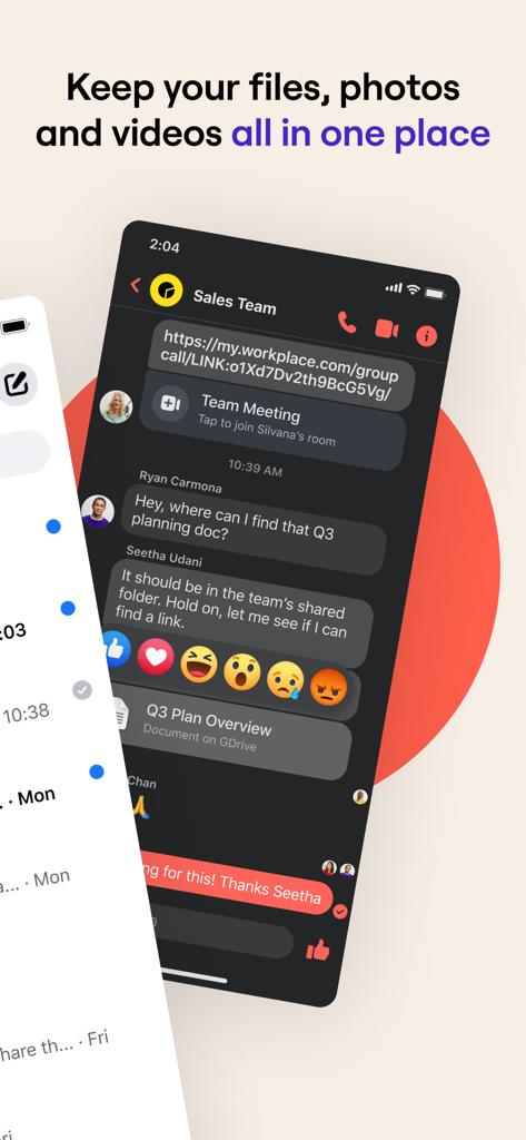 Interface de l'application Workplace Chat affichant une conversation d'équipe avec des documents partagés et des réactions emoji.