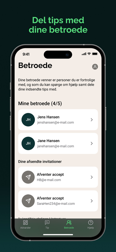 Mit digitale selvforsvar - Bildschirm der mobilen App mit einer Liste vertrauenswürdiger Kontakte zum Teilen von digitalen Sicherheitswarnungen und Tipps zur Betrugsprävention.