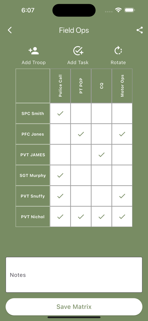 Army NCO Tools & Guide - Uma captura de tela da matriz Troop to Task no aplicativo Ferramentas do NCO do Exército mostrando nomes de soldados e deveres atribuídos como Police Call e Motor Ops