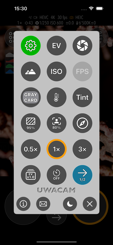 UWACAM - Menu de configurações do aplicativo UWACAM mostrando grandes ícones circulares para controles de câmera manuais projetados para uso subaquático