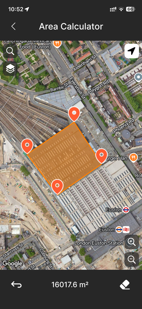 Live Street View :Earth Camera - Pantalla de la aplicación móvil que muestra la herramienta calculadora de área midiendo una sección de un mapa satelital