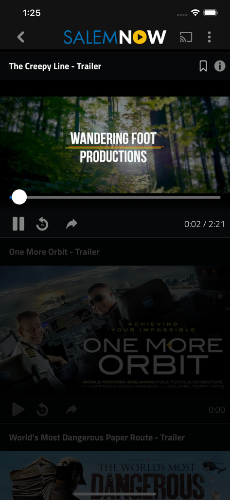 SalemNOW - SalemNOW 모바일 앱의 동영상 플레이어 스크린샷으로, 영화 예고편을 재생하고 다른 이용 가능한 다큐멘터리 및 영화 목록이 표시됩니다.