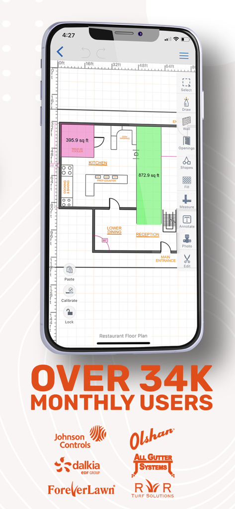 ArcSite: Floor Plans and CAD - Un smartphone mostrando un plano de planta detallado de un restaurante creado en la aplicación ArcSite con una superposición que menciona 34,000 usuarios mensuales y logotipos de socios.