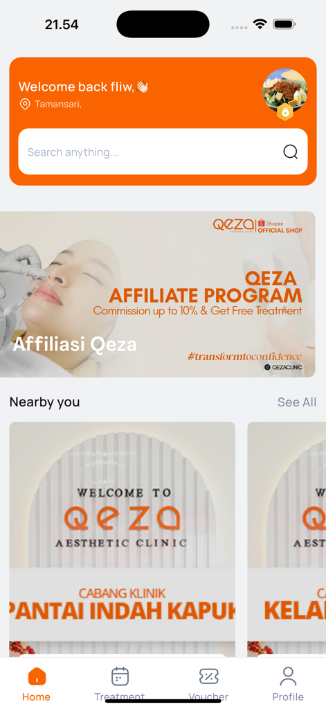 Qeza Care - Interfaz de inicio de la aplicación Qeza Care que muestra servicios de clínica de estética y promociones.