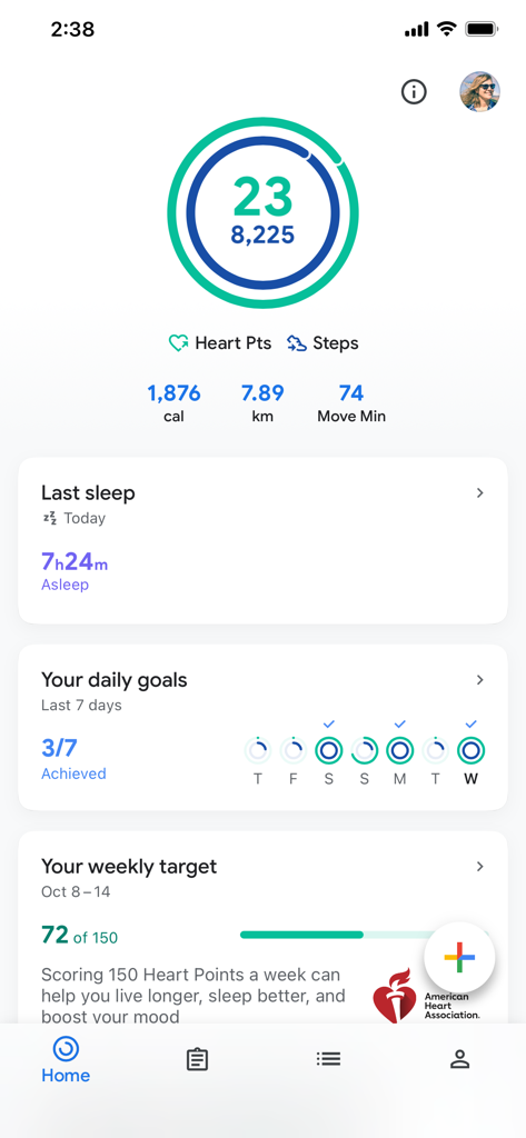 Google Fit: Activity Tracker - Écran d'accueil de Google Fit montrant les points cardiaques, les pas, les calories brûlées, la distance, les minutes d'activité et les données de suivi du sommeil