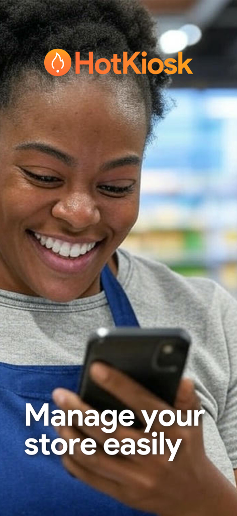 HotKiosk - Inventory & Sales - Uma proprietária de loja de retalho sorridente usando o aplicativo móvel HotKiosk no seu smartphone para gerenciar inventário e vendas.