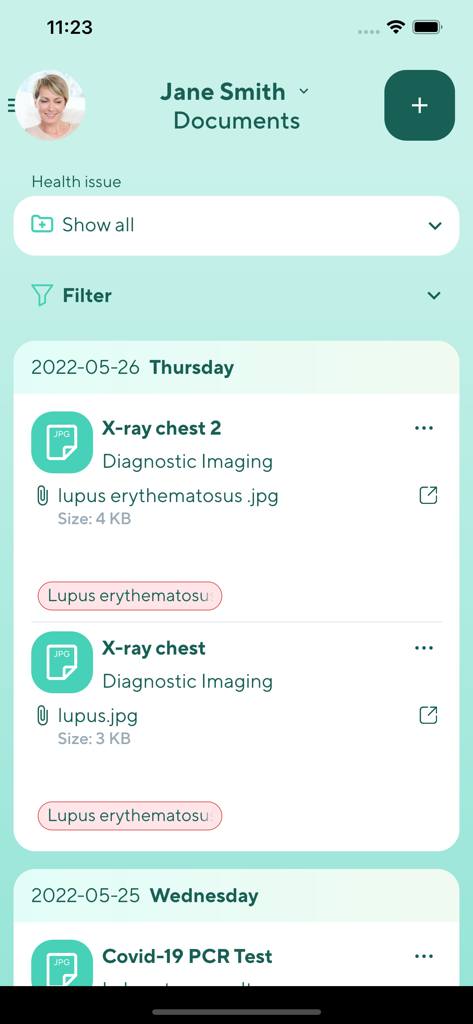 Medrec:M - Medrec:M application screen showing a patient's organized medical records and diagnostic images