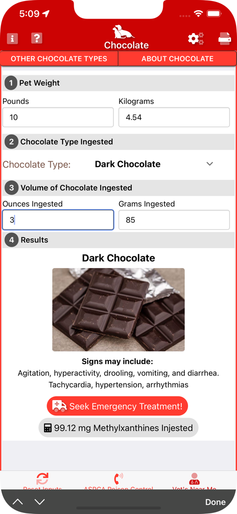 Interfaz de la aplicación Chocolate Toxicity Calculator mostrando una alerta de tratamiento de emergencia para una mascota después de la ingestión de chocolate negro