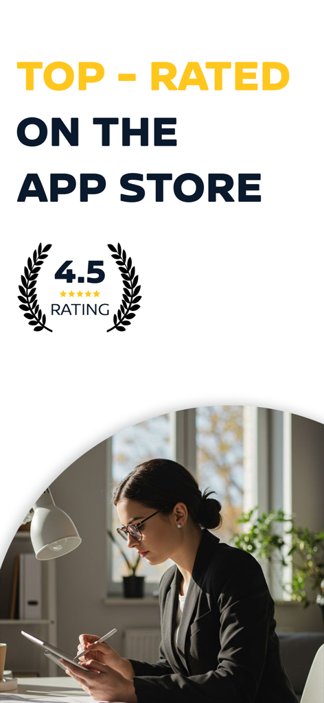 Invoice Maker: Receipt Tracker - Una mujer usando una tableta y un lápiz óptico ilustrando la aplicación Creador de Facturas, con calificación de 4.5 estrellas en la App Store.