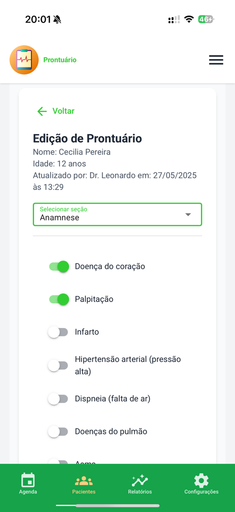 Meus Pacientes Online - Mobile app interface showing the editing of a patient medical record with toggles for anamnesis and clinical history