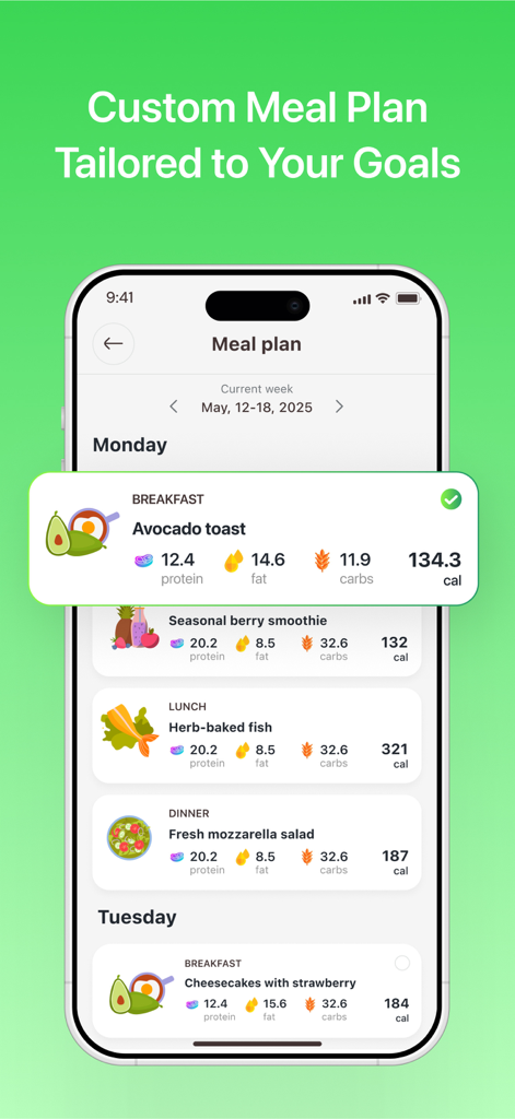 SnapDiet: AI Calorie tracker - SnapDiet 앱 인터페이스는 각 식사의 칼로리 및 다량 영양소 수와 함께 개인화된 주간 식단 계획을 표시합니다.