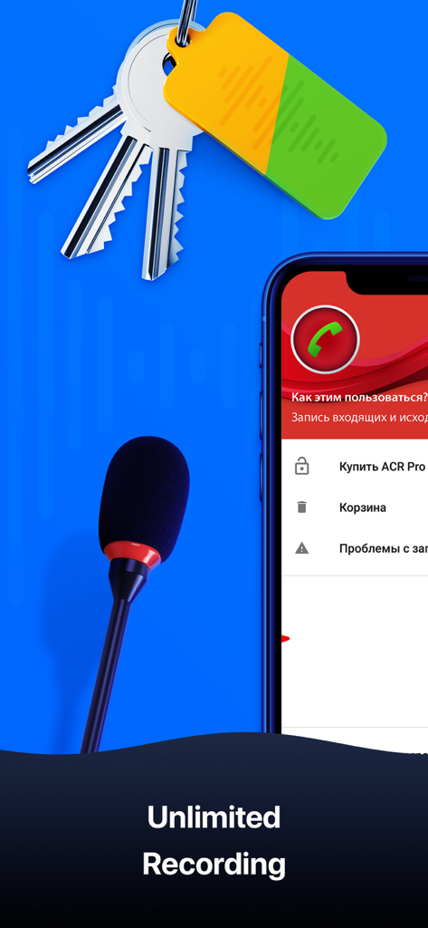 Cally - Call Recorder ACR - Un iPhone che visualizza l'interfaccia del registratore di chiamate Cally accanto a un microfono professionale e un set di chiavi con un'etichetta a forma di onda sonora.