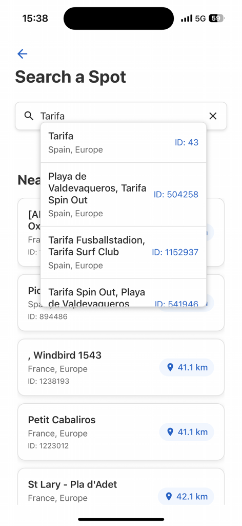 Pantalla de búsqueda de lugares de pronóstico de viento que muestra resultados para Tarifa y lugares cercanos