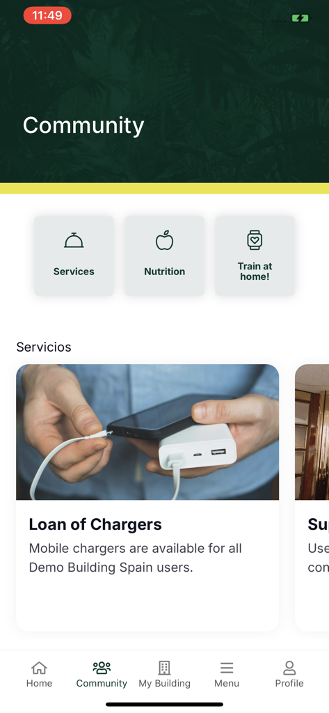 Cristalia - Pantalla de servicios comunitarios de la aplicación Cristalia que muestra servicios del lugar de trabajo como nutrición y préstamos de cargadores móviles.