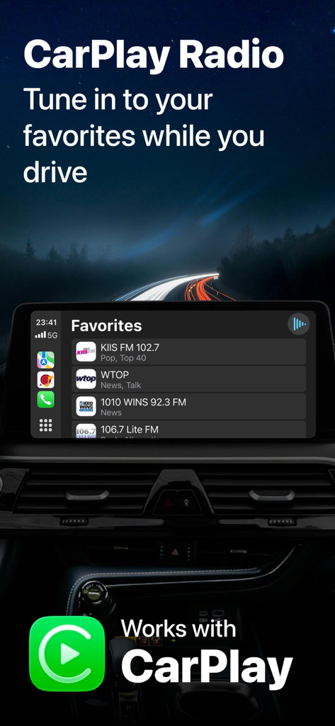 Radio Player FM Live X Radddio - Interfaz de la aplicación Radio Player FM mostrada en el salpicadero de un coche con Apple CarPlay, mostrando las estaciones de radio favoritas