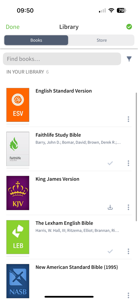 Tela da biblioteca digital no aplicativo Faithlife Study Bible mostrando várias traduções como ESV e KJV