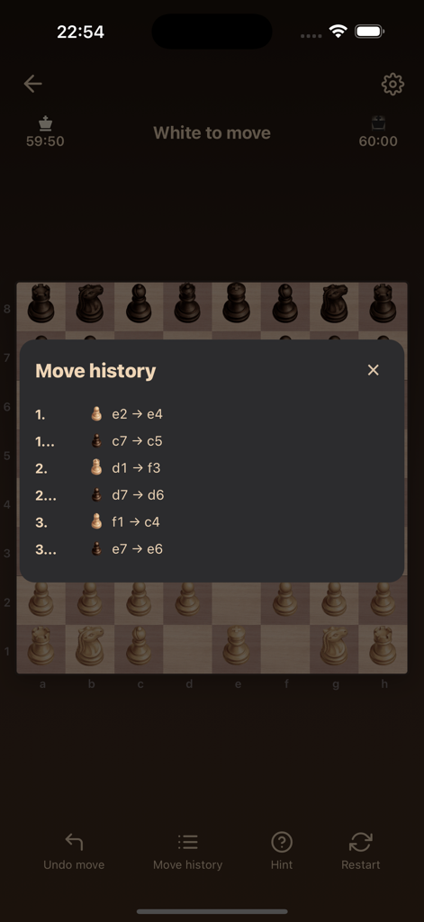 Chess Pro: vs AI & 2 Player - Historial de movimientos superpuesto en la aplicación Chess Pro que muestra una lista de movimientos de ajedrez recientes sobre un tablero de juego.
