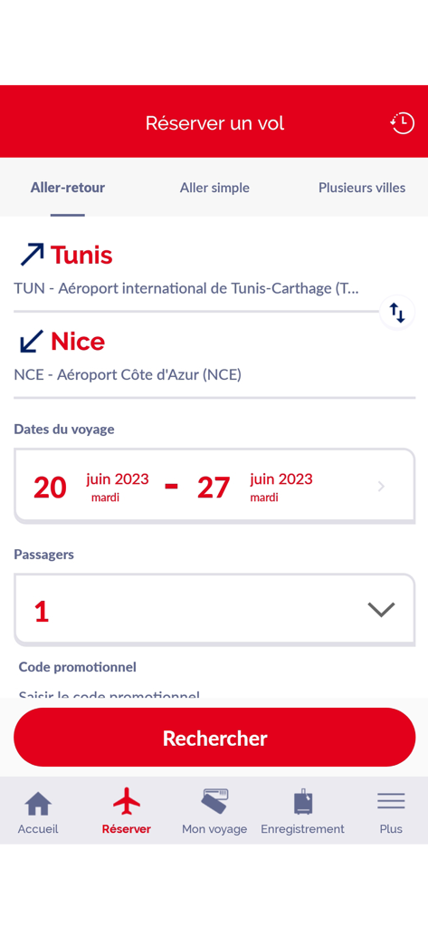 Pantalla de la aplicación móvil Tunisair para reservar un vuelo con opciones de origen, destino y fechas