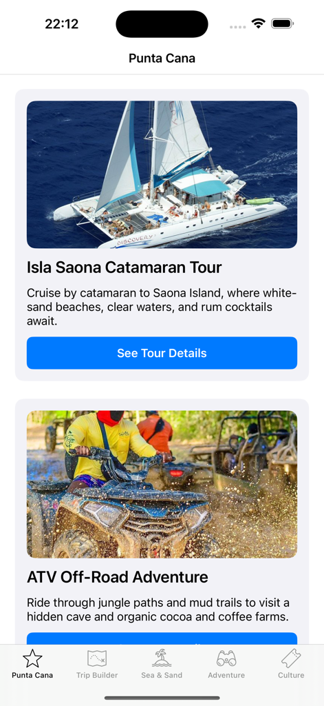 Interfaccia dell'app Punta Cana Travel che mostra opzioni di catamarano per l'Isola di Saona e tour in quad.