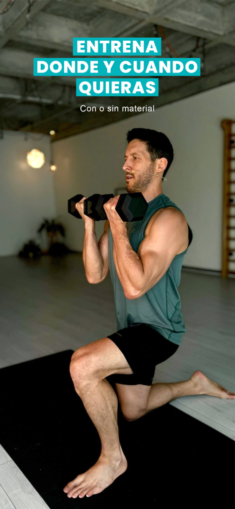 El Método Funcional - A man performing lunges with dumbbells during a functional strength training session.