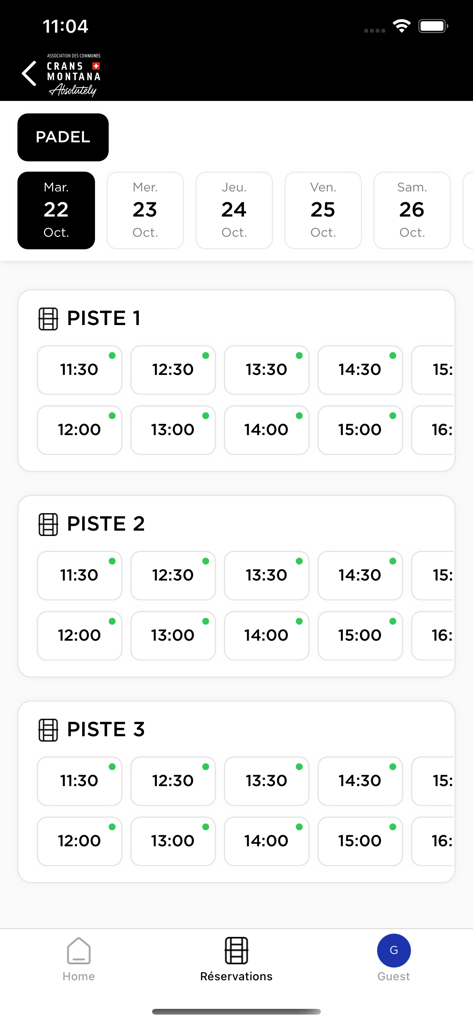 ACCM RESERVATIONS - Pantalla de la aplicación ACCM Reservations para reservar pistas de pádel con franjas horarias disponibles.
