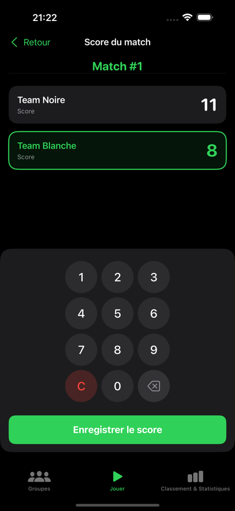 Interfaccia di inserimento punteggi della partita nell'app EPS Tournoi Poules che mostra i punteggi di due squadre e un tastierino numerico.