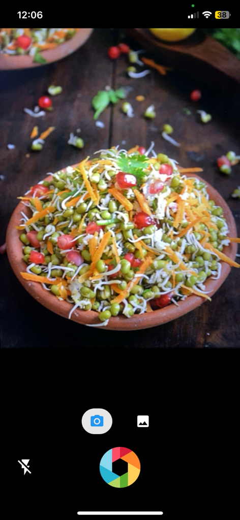AI Calorie Counter - Interface da câmera do aplicativo Contador de Calorias por IA escaneando uma tigela de salada saudável