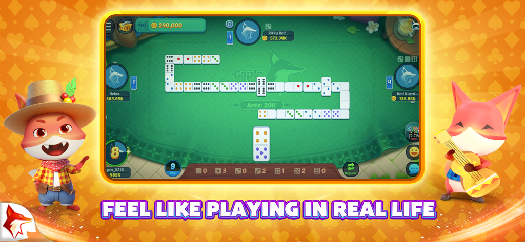 Pantalla de jugabilidad de Domino ZingPlay que muestra una partida de Gaple en una mesa verde con mascotas de zorro y el texto 'siéntete como jugando en la vida real'