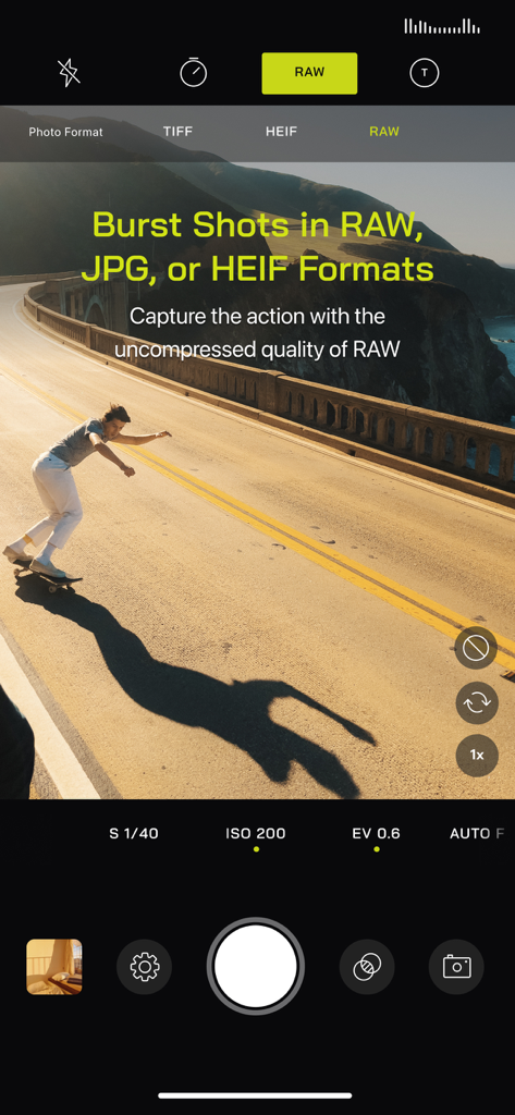 Pro Camera by Moment-Oberfläche, die Burst-Aufnahmen im RAW-Format mit einem Skateboarder in Aktion zeigt
