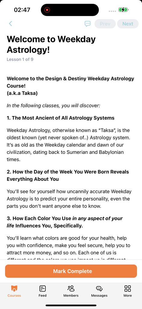 Kursseite für Wochentags-Astrologie in der Design Destiny Studentenportal-App, die Kursinhalte und einen Button zum Abschließen anzeigt.