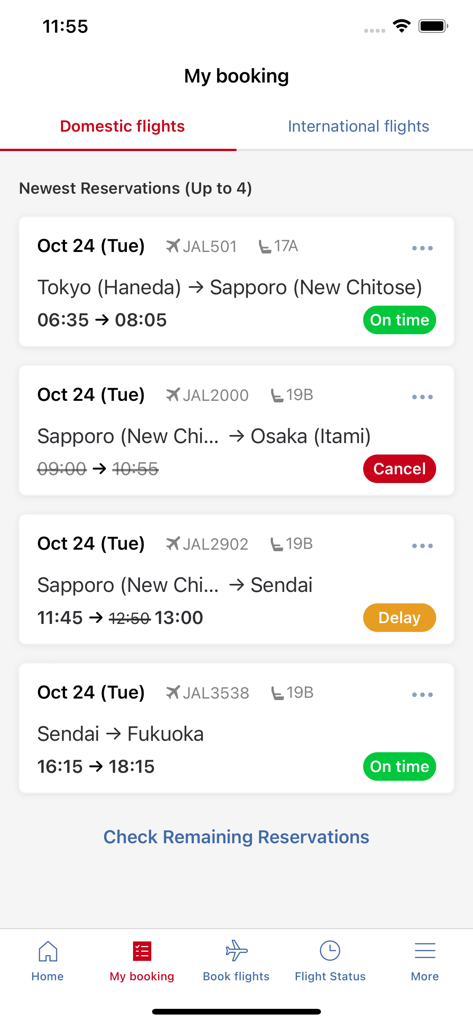 Pantalla de mis reservas de la aplicación Japan Airlines que muestra el estado de los vuelos nacionales para múltiples reservas