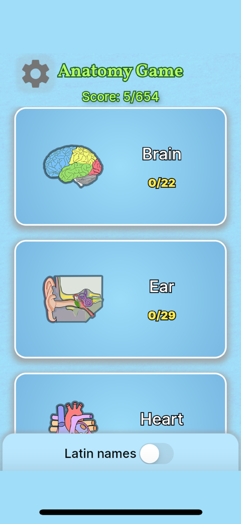 Anatomy Game - Interfaz de la aplicación Juego de Anatomía mostrando categorías de órganos para cerebro, oído y corazón con un interruptor para nombres en latín