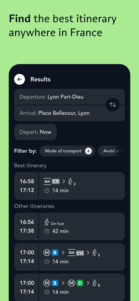 リヨンでの旅行のバス、メトロ、徒歩を含む様々な交通ルートオプションを表示するSNCF Connectアプリのスクリーンショット。