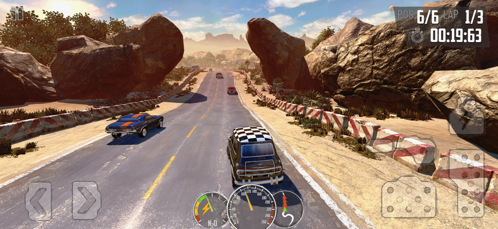 Jugabilidad de Junkyard Rush Racing con coches en una carretera de cañón desértico
