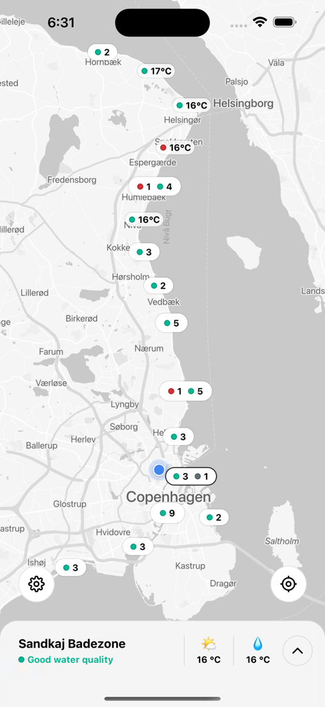 Swimming Water Quality Denmark - Visualização do mapa de Copenhague no aplicativo Swimming Water Quality Denmark mostrando a temperatura da água e as classificações de qualidade para locais de natação locais.