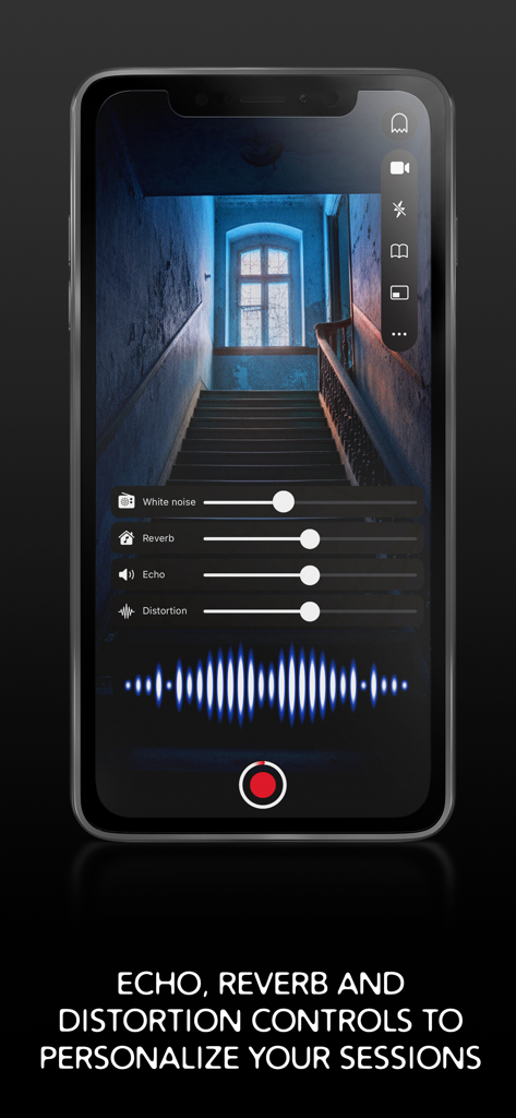 GhostTube VOX App-Oberfläche mit Audiosteuerungen für Echo, Hall und Verzerrung mit einem Klangvisualisierer über einer gruseligen Treppe.
