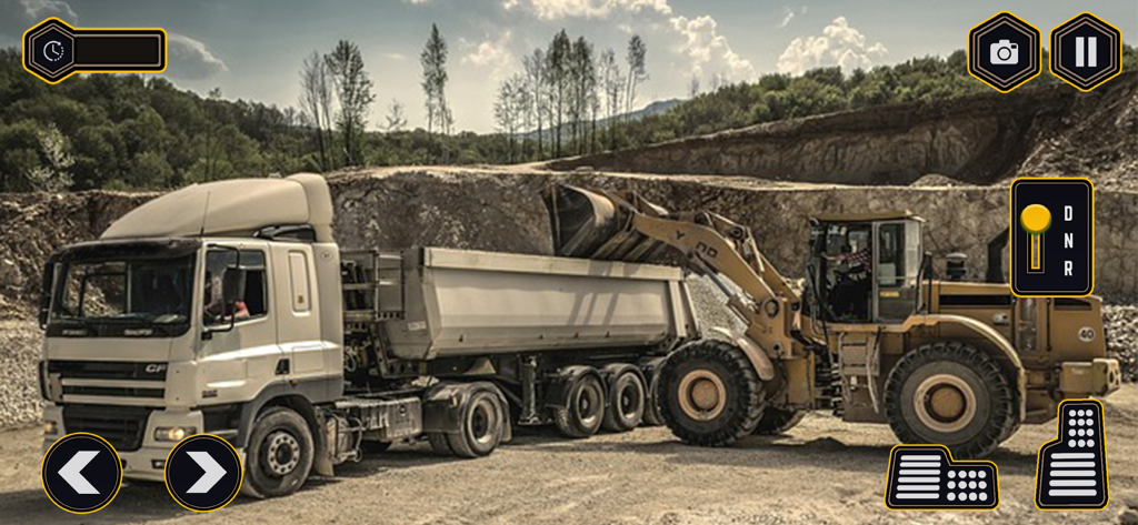 Off Road Drive Truck Simulator - Un camión semirremolque blanco siendo cargado con material por una excavadora amarilla en un entorno de cantera del juego Off Road Drive Truck Simulator.