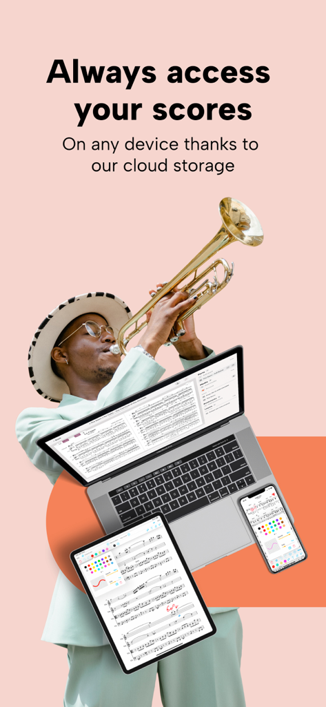 Ein Trompeter präsentiert digitale Noten, die über den Newzik Cloud-Speicher mit einem Laptop, iPad und iPhone synchronisiert wurden