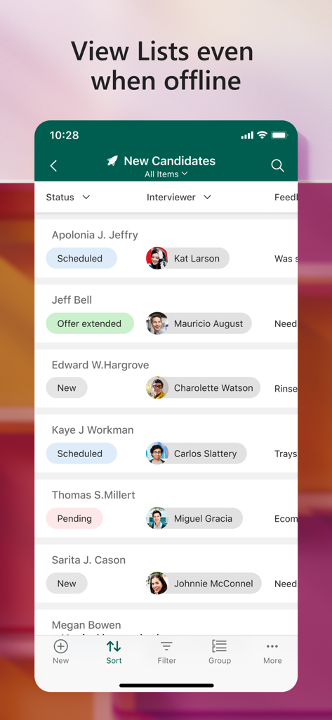 Interface móvel do Microsoft Lists exibindo um rastreador de recrutamento com nomes de candidatos e status sob o título Ver Listas mesmo offline