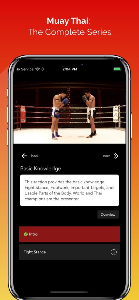 Schermata didattica dall'app Muay Thai The Complete Series che mostra combattenti in un ring e tecniche di base