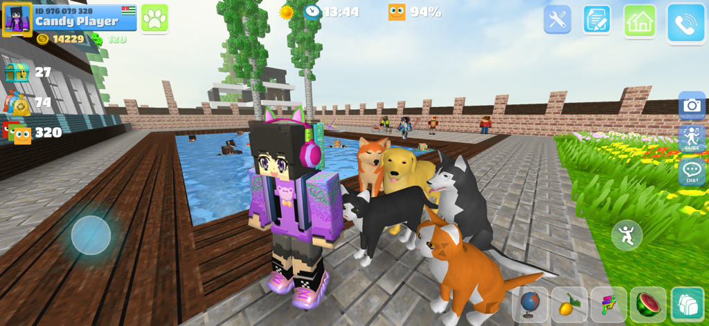 Un personaje de estilo cúbico de pie con varios gatos y perros cerca de una piscina en un juego de simulación social.