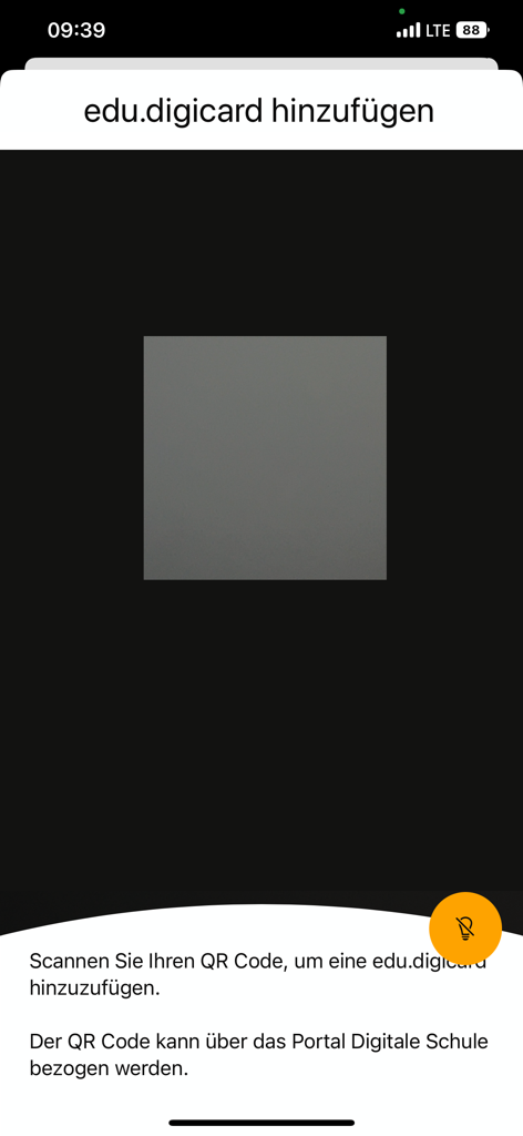 Mobile Benutzeroberfläche zum Scannen eines QR-Codes zum Hinzufügen eines digitalen Schülerausweises.