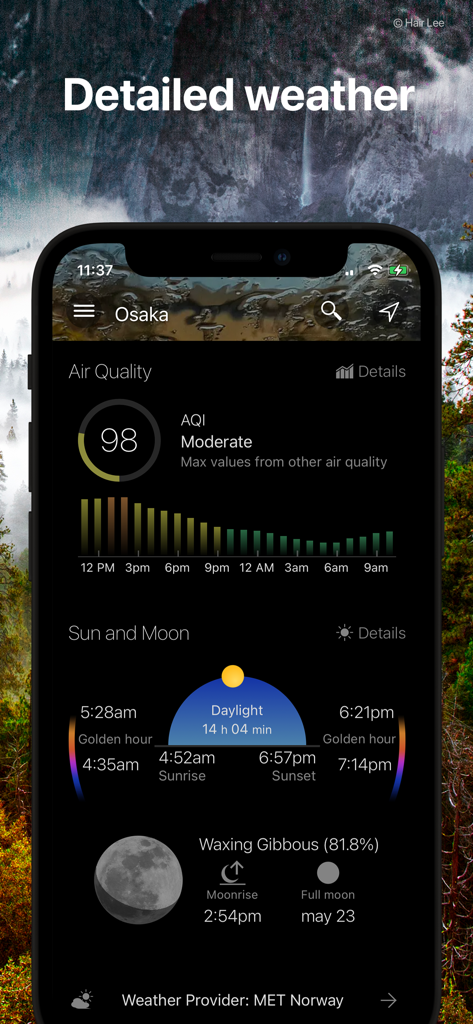 Weawow weather app interface displaying detailed air quality and moon phase data for Osaka