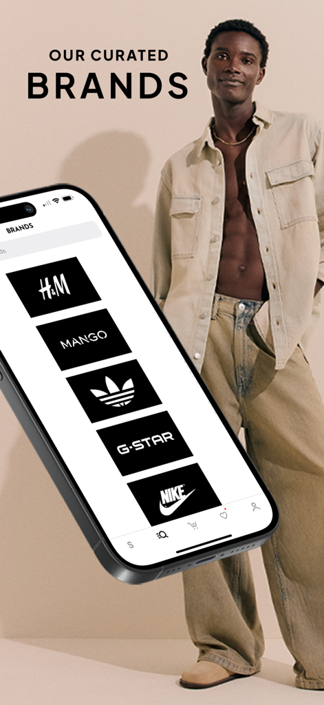 Superbalist | Fashion App - Un smartphone montrant des marques de mode sélectionnées comme Nike et Adidas sur l'application de shopping Superbalist